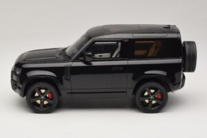 Land Rover Defender 90 L663 P400 X-Dynamic HSE Santorini Black GT Spirit 1:18 GT992 Resin — Bild 3 von 6