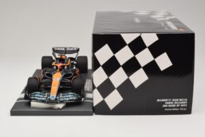 McLaren MCL36 #3 D. Ricciardo Abu Dhabi GP 2022 Minichamps 1:18 537224003 Resin — Bild 6 von 7
