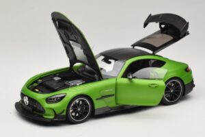 Mercedes AMG GT Black Series C190 Matt Green Metallic Minichamps 1:18 110032022 Druckguss — Bild 2 von 8