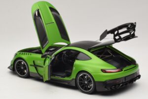 Mercedes AMG GT Black Series C190 Matt Green Metallic Minichamps 1:18 110032022 Druckguss — Bild 5 von 8