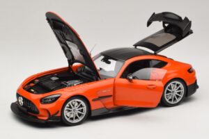 Mercedes AMG GT Black Series C190 Orange mit Silbernen Felgen Minichamps 1:18 110032024 Druckguss — Bild 2 von 8