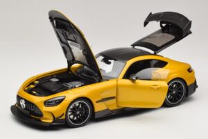 Mercedes AMG GT Black Series C190 Solarbeam Yellow Metallic Minichamps 1:18 110032021 Druckguss — Bild 2 von 8