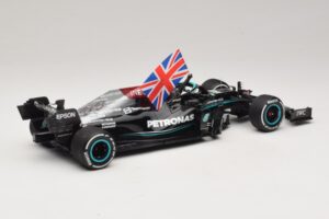 Mercedes AMG Petronas W12 E Performance L. Hamilton Winner British GP 2021 Minichamps 1:18 110211144 Resin — Bild 2 von 7