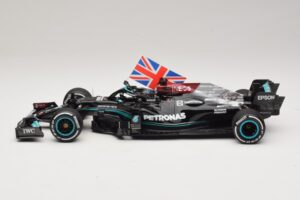 Mercedes AMG Petronas W12 E Performance L. Hamilton Winner British GP 2021 Minichamps 1:18 110211144 Resin — Bild 3 von 7