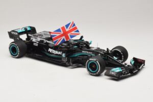 Mercedes AMG Petronas W12 E Performance L. Hamilton Winner British GP 2021 Minichamps 1:18 110211144 Resin — Bild 4 von 7