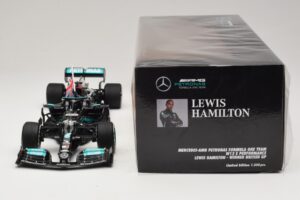Mercedes AMG Petronas W12 E Performance L. Hamilton Winner British GP 2021 Minichamps 1:18 110211144 Resin — Bild 6 von 7