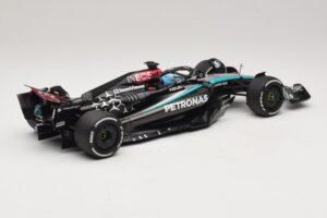 Mercedes AMG Petronas W15 E Performance G. Russell 2024 Minichamps 1:18 110240163 Resin — Bild 2 von 7