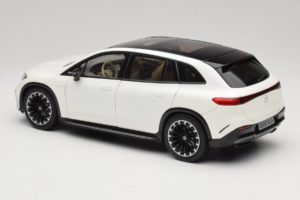 Mercedes EQS SUV X296 Manufaktur Diamond White NZG 1:18 B66960590 Druckguss — Bild 7 von 8