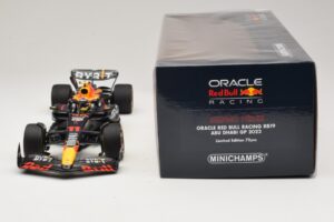 Oracle Red Bull Racing RB19 S. Perez Abu Dhabi GP 2023 Minichamps 1:18 110232311 Resin — Bild 6 von 7