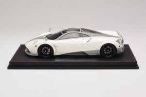 Pagani Huayra Luminous Green AB 1:18 Pagani Huayra Luminous Green AB 1:18 REMC041 Resin