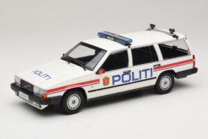 Volvo 740 GL Kombi Politi Norway Minichamps 1:18 Volvo 740 GL Kombi Politi Norway Minichamps 1:18 155171796 Druckguss