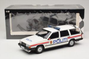 Volvo 740 GL Kombi Politi Norway Minichamps 1:18 155171796 Druckguss — Bild 6 von 6