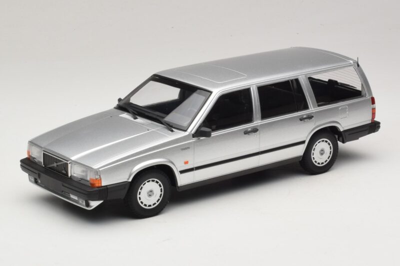 Volvo 740 GL Kombi Silber Minichamps 1:18 155171770 Druckguss