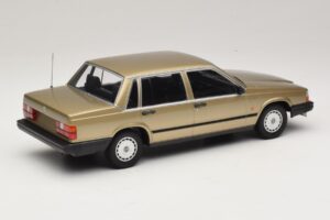 Volvo 740 GL Gold Minichamps 1:18 155171700 Druckguss — Bild 2 von 6
