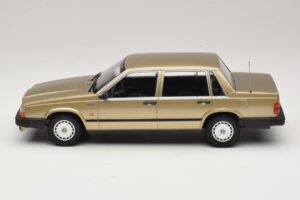Volvo 740 GL Gold Minichamps 1:18 155171700 Druckguss — Bild 3 von 6