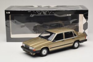Volvo 740 GL Gold Minichamps 1:18 155171700 Druckguss — Bild 6 von 6