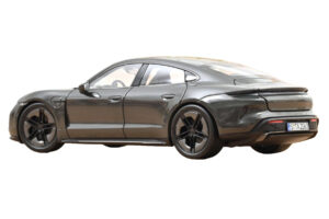 Porsche Taycan Turbo S Slate Grey Neo Norev 1:18 187654 Druckguss — Bild 3 von 5