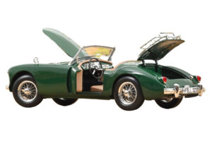 MG MGA British Racing Green Norev 1:18 182610 Druckguss — Bild 2 von 5