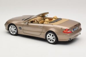 Mercedes SL500 R230 Travertine Beige Norev 1:18 183843 Druckguss — Bild 8 von 9