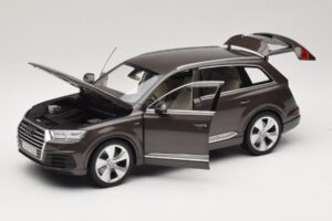 Audi Q7 4M Argus Brown Minichamps 1:18 5011407615 Druckguss — Bild 2 von 8