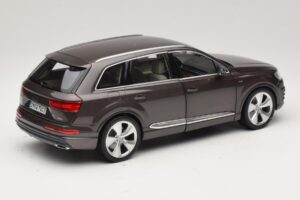Audi Q7 4M Argus Brown Minichamps 1:18 5011407615 Druckguss — Bild 3 von 8