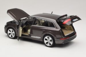 Audi Q7 4M Argus Brown Minichamps 1:18 5011407615 Druckguss — Bild 5 von 8