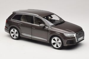 Audi Q7 4M Argus Brown Minichamps 1:18 5011407615 Druckguss — Bild 6 von 8