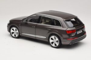 Audi Q7 4M Argus Brown Minichamps 1:18 5011407615 Druckguss — Bild 7 von 8