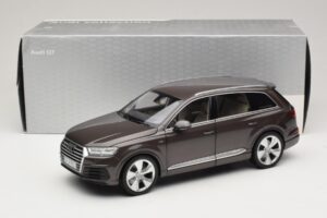 Audi Q7 4M Argus Brown Minichamps 1:18 5011407615 Druckguss — Bild 8 von 8