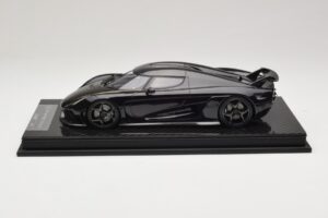Koenigsegg Regera Schwarz Carbon-Paket FrontiArt 1:18 F079-179 Resin — Bild 3 von 7