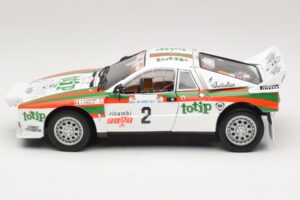 Lancia 037 #2 A. Bettega / M. Perissinot Rally San Marino 1984 Kyosho 1:18 08306F Druckguss — Bild 4 von 8