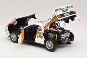 Lancia 037 #2 A. Bettega / M. Perissinot Rally San Marino 1984 Kyosho 1:18 08306F Druckguss — Bild 5 von 8
