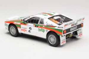 Lancia 037 #2 A. Bettega / M. Perissinot Rally San Marino 1984 Kyosho 1:18 08306F Druckguss — Bild 7 von 8