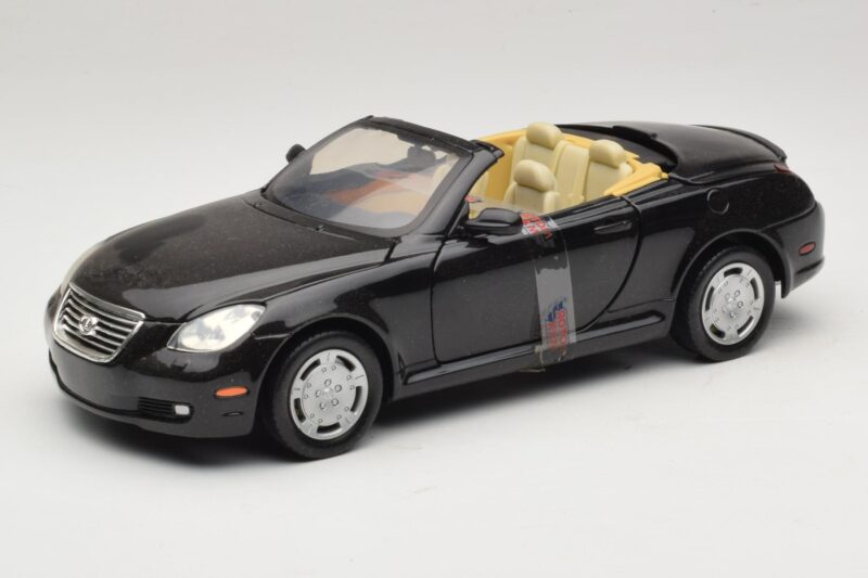 Lexus SC430 Cabriolet Schwarz Motormax 1:18 73119 Druckguss