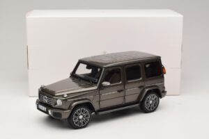 Mercedes G-Class W465 Indium Grey Norev 1:18 183036 Druckguss — Bild 6 von 6