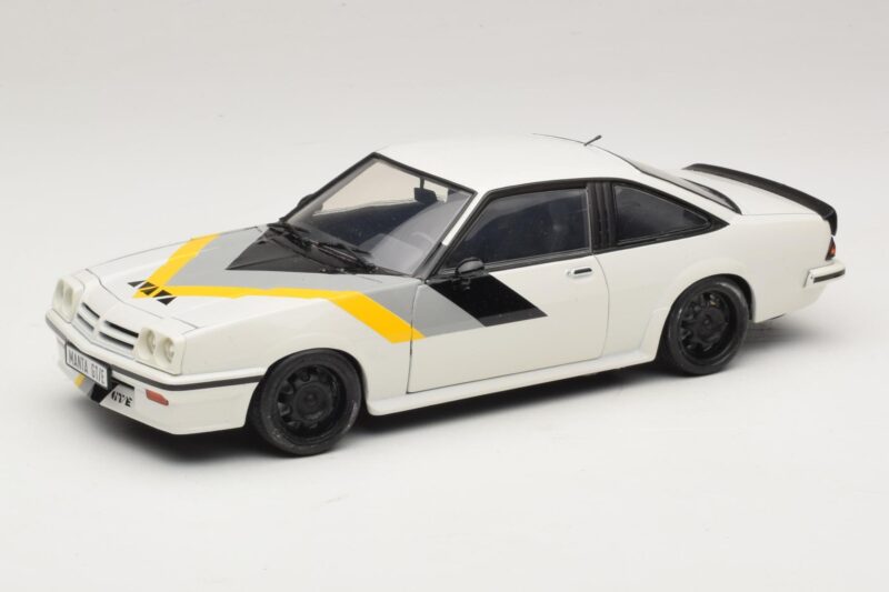 Opel Manta B GT/E Weiß Custom Schwarze Felgen Revell 1:18 08422 Druckguss