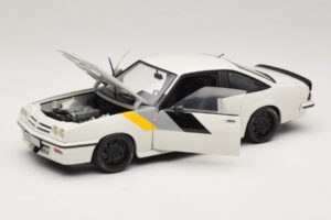 Opel Manta B GT/E Weiß Custom Schwarze Felgen Revell 1:18 08422 Druckguss — Bild 2 von 8