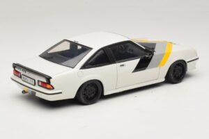 Opel Manta B GT/E Weiß Custom Schwarze Felgen Revell 1:18 08422 Druckguss — Bild 3 von 8