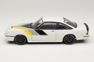 Opel Manta B GT/E Weiß Custom Schwarze Felgen Revell 1:18 08422 Druckguss — Bild 4 von 8