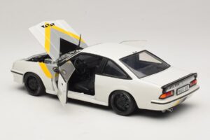 Opel Manta B GT/E Weiß Custom Schwarze Felgen Revell 1:18 08422 Druckguss — Bild 5 von 8