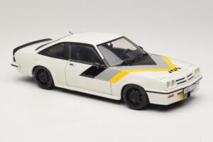 Opel Manta B GT/E Weiß Custom Schwarze Felgen Revell 1:18 08422 Druckguss — Bild 6 von 8