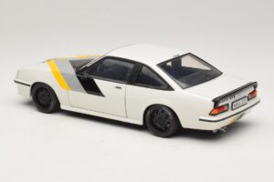 Opel Manta B GT/E Weiß Custom Schwarze Felgen Revell 1:18 08422 Druckguss — Bild 7 von 8