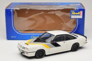 Opel Manta B GT/E Weiß Custom Schwarze Felgen Revell 1:18 08422 Druckguss — Bild 8 von 8