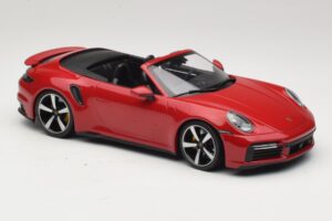 Porsche 911 992 Turbo S Cabriolet Dunkelrot Minichamps 1:18 PORSCHE007 Druckguss — Bild 4 von 6