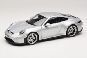 Porsche 911 992.2 GT3 Touring Package GT Silver Metallic Norev 1:18 Porsche 911 992.2 GT3 Touring Package GT Silver Metallic Norev 1:18 187002 Druckguss
