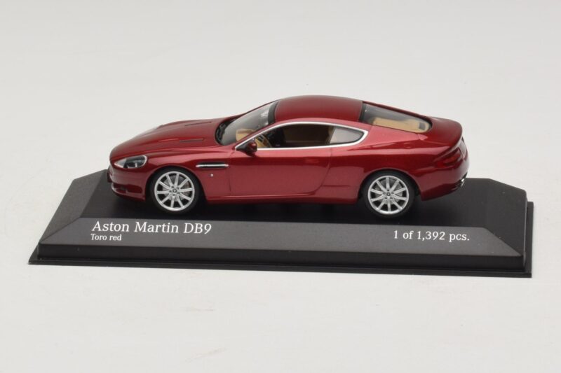 Aston Martin DB9 Rot Metallic Minichamps 1:43 Aston Martin DB9 Rot Metallic Minichamps 1:43 400137340 Druckguss