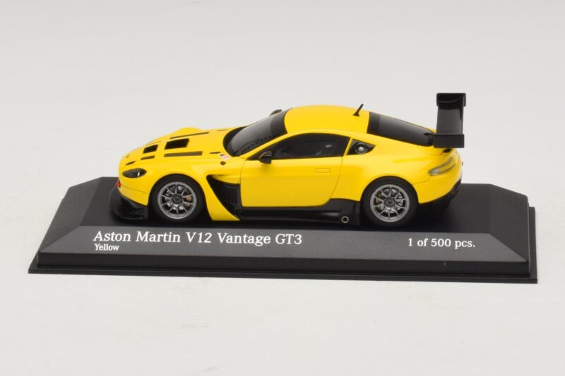 Aston Martin V12 Vantage GT3 Gelb Minichamps 1:43 437121391 Druckguss