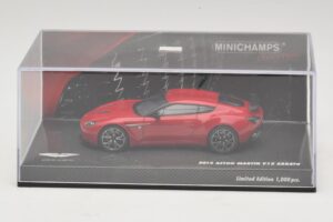 Aston Martin V12 Zagato Rot Minichamps 1:43 437137220 Druckguss — Bild 4 von 5