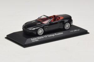 Aston Martin V8 Vantage Roadster Schwarz Metallic Minichamps 1:43 400137431 Druckguss — Bild 2 von 4