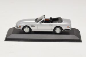Aston Martin V8 Volante Silber Minichamps 1:43 400137601 Druckguss